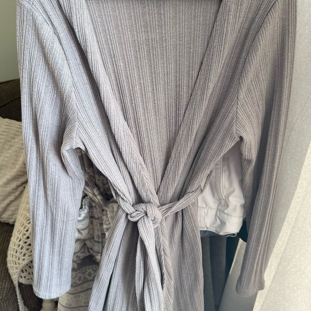 🤍 Soft Ribbed Knit Lounge Robe – Size Large 🤍 VGUC